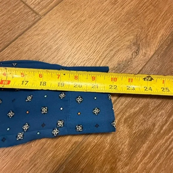 UNTUCKit Women's Natalie Button Front Shirt Blue Geometric Print 0 Classic - Picture 13 of 14